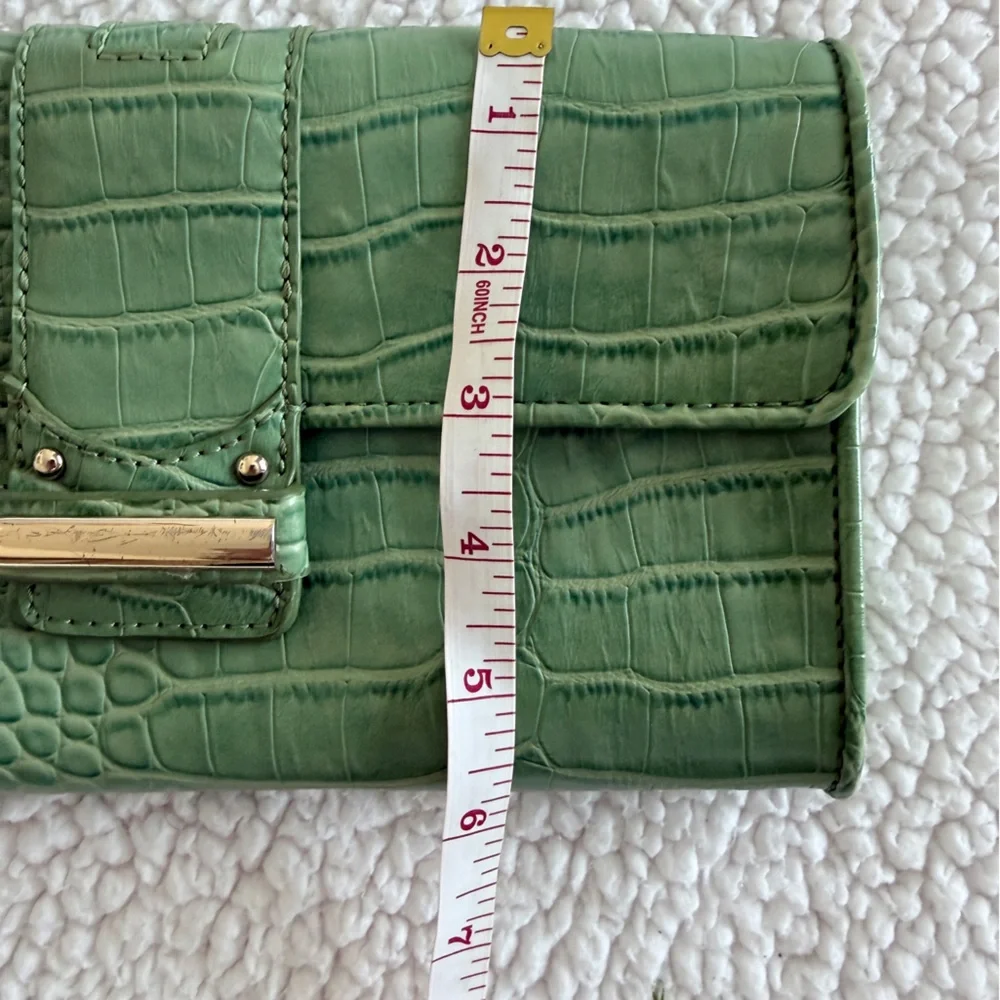Green Crocodile (look)-Embossed Clutch - Picture 7 of 7